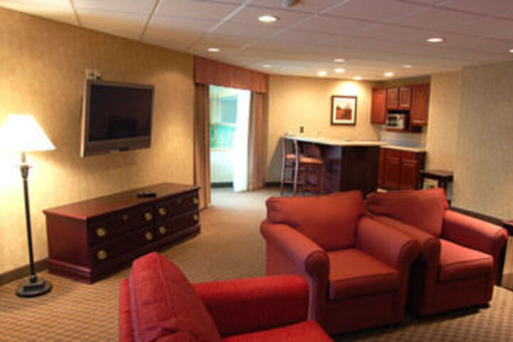 Hotel Suite Photo
