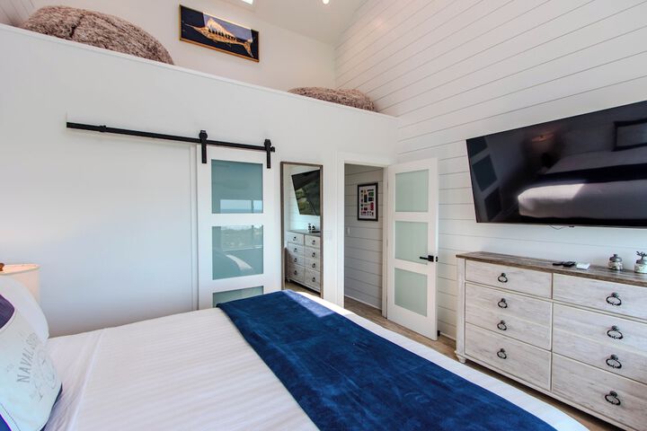 Room 115 of 445