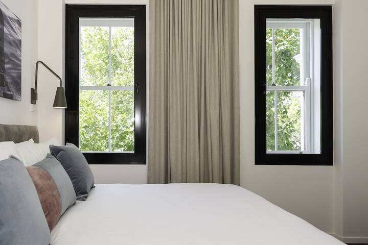 Room 27 of 108