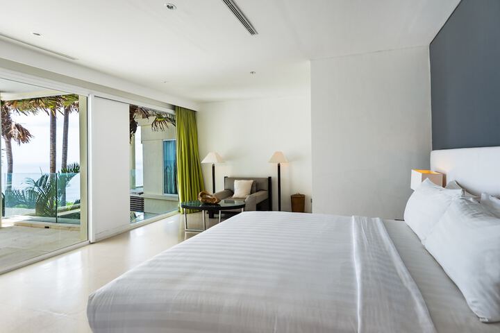 Room 10 of 211