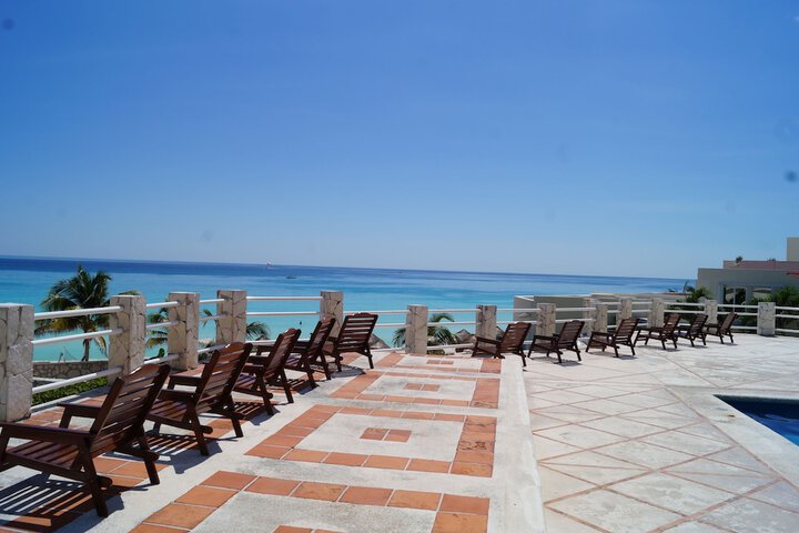 Sundeck 44 of 53