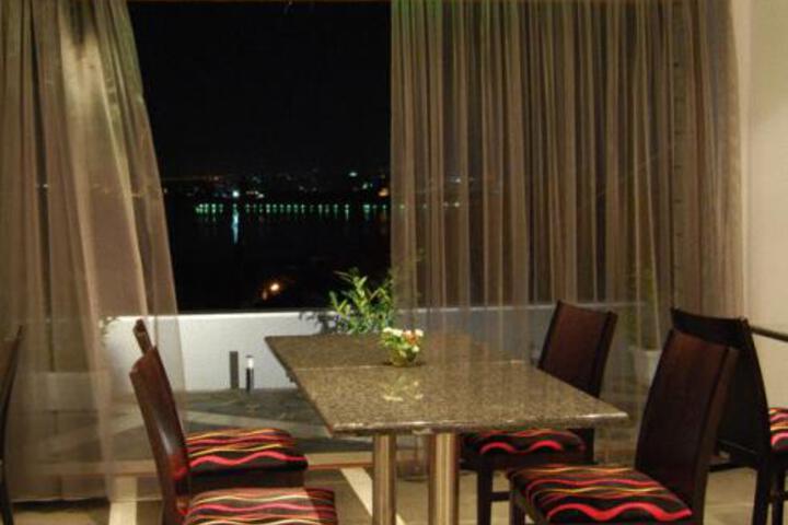 Dining 10 of 10