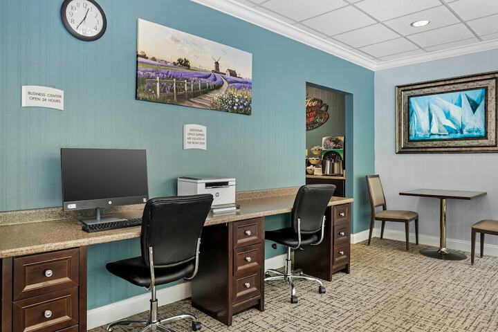 Business Center 46 of 51