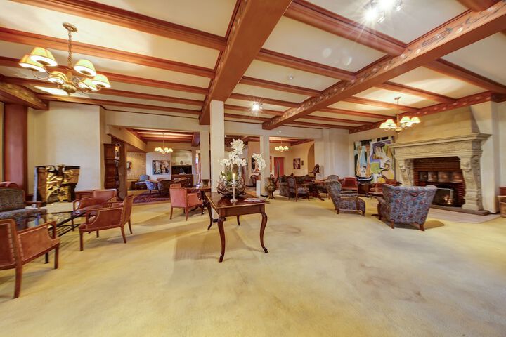 Entrance & Lobby