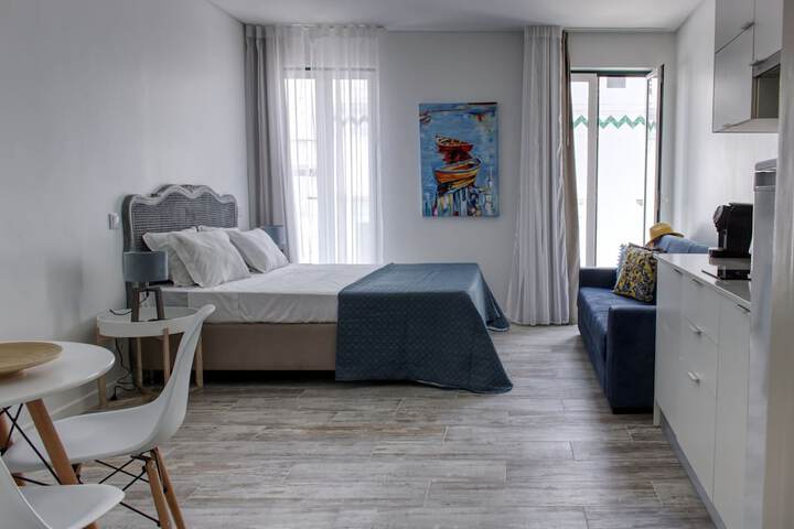 Room 5 of 28