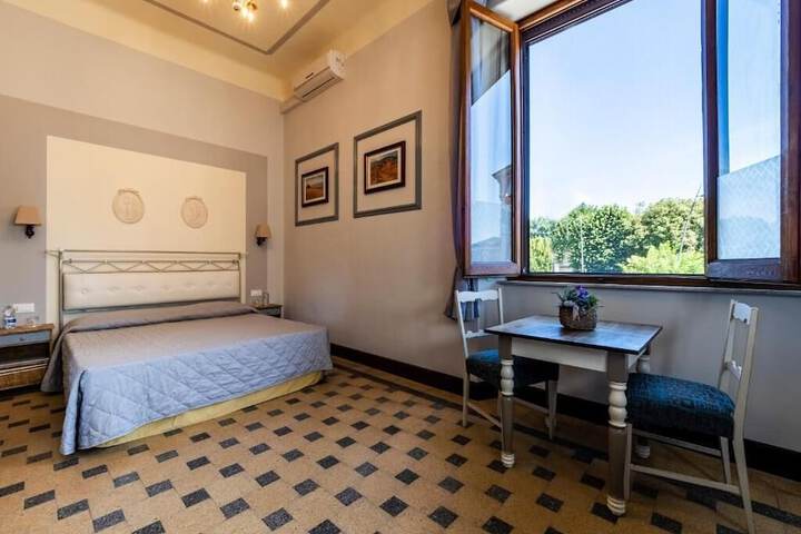 Room 4 of 40