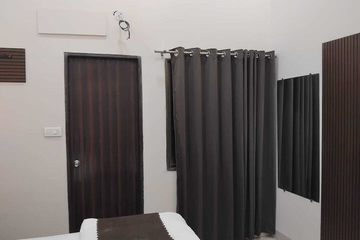 Room 21 of 36
