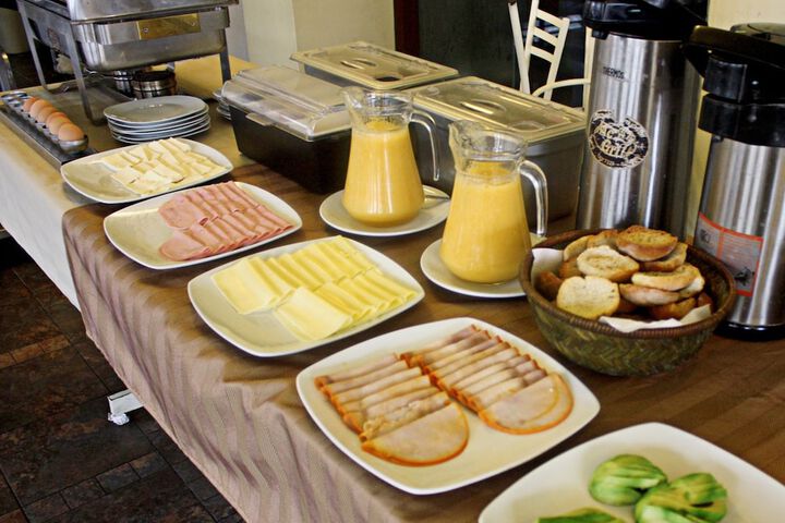 Breakfast/Coffee Service 23 of 34