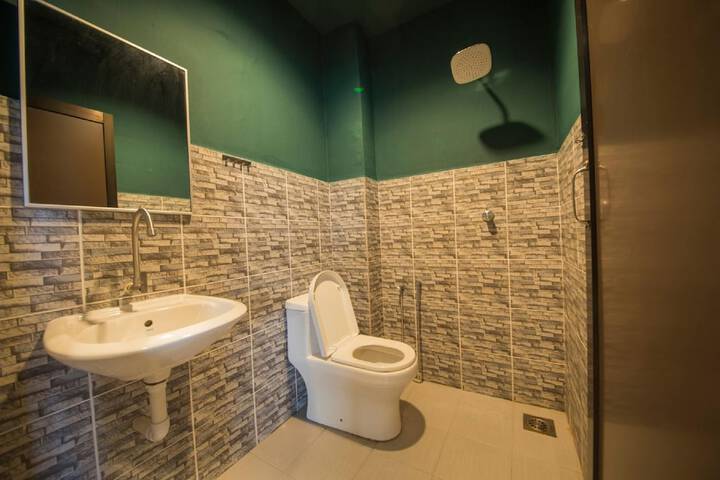 Room 16 of 19