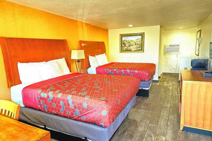 1 King Bed (2 of 9)