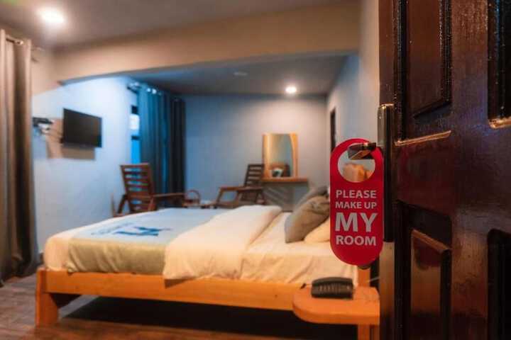 Room 8 of 11