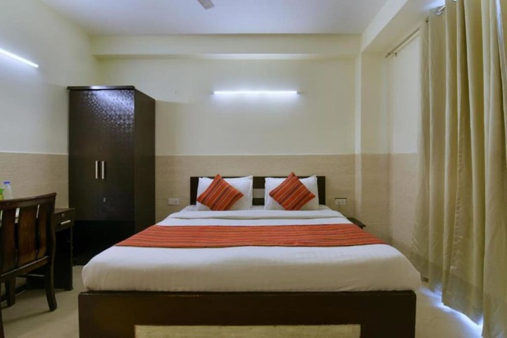 Room 11 of 37