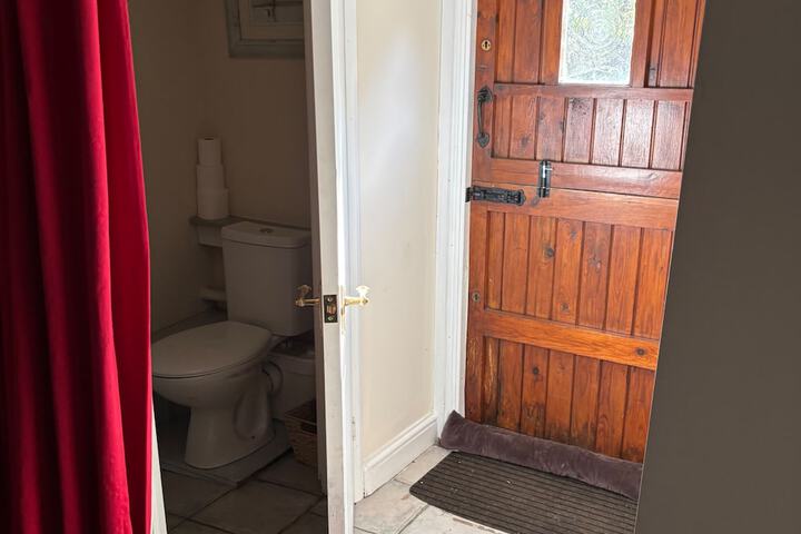 Room 8 of 12
