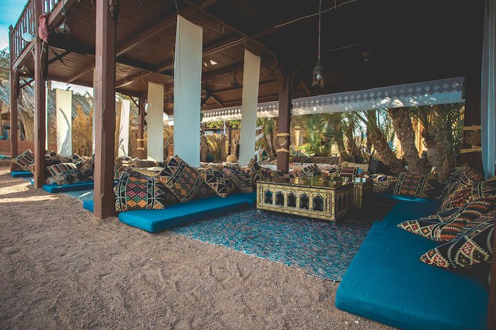 Lounge 10 of 21