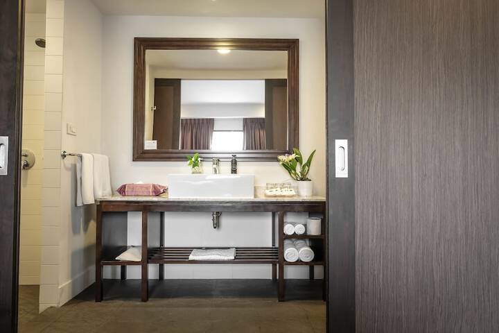 Room 26 of 77