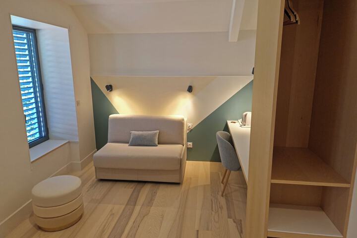 Room 43 of 127