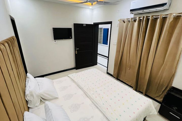 Room 5 of 24