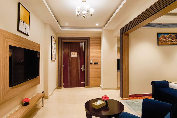 Room 10 of 93