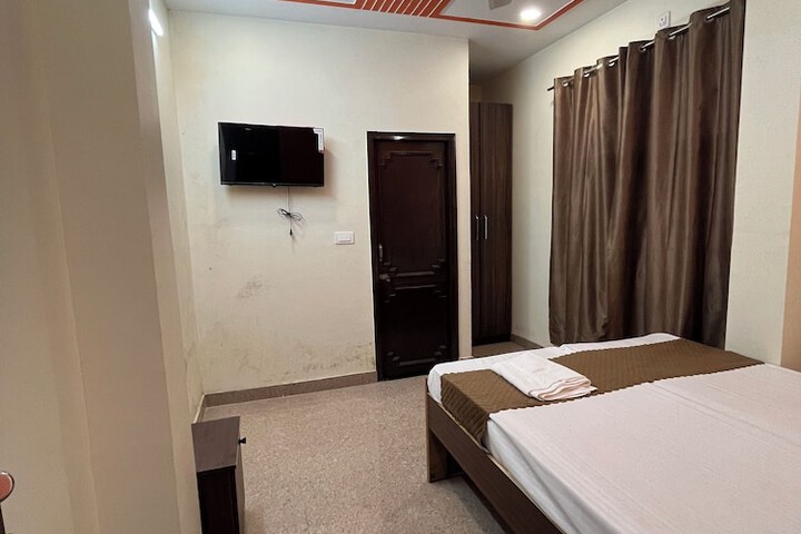 Room 7 of 14