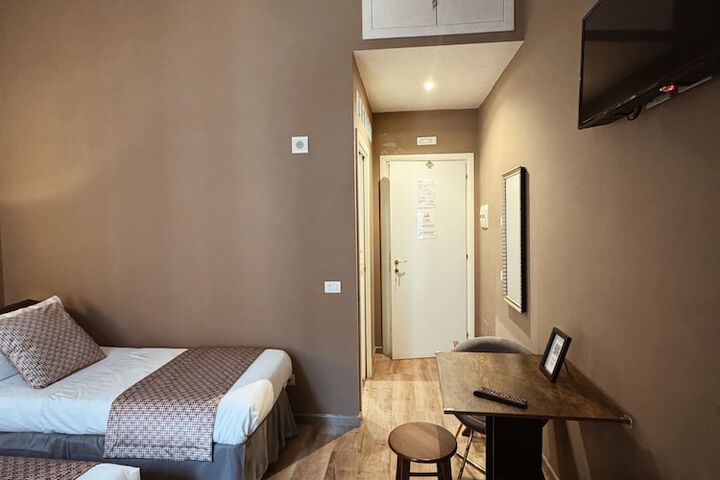 Room 12 of 42