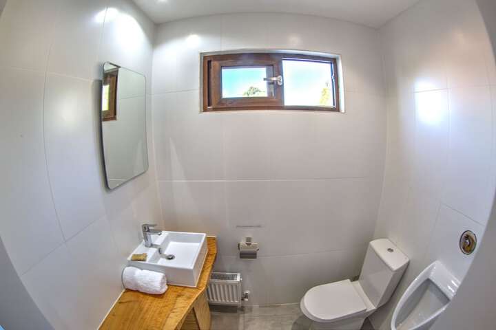 Room 7 of 11