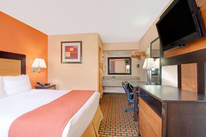 1 King Bed (8 of 13)