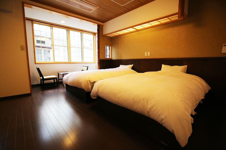 Room 5 of 28