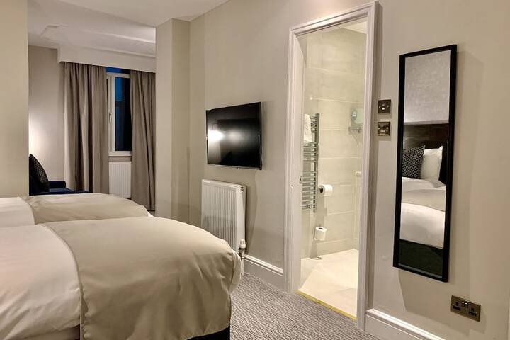 Room 12 of 105