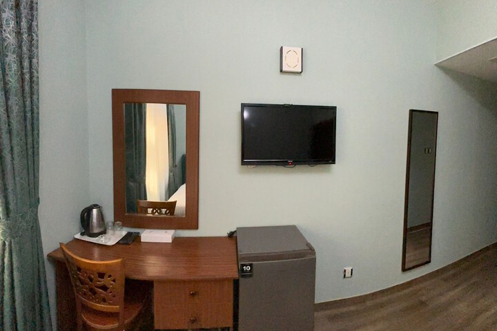 Room 8 of 22