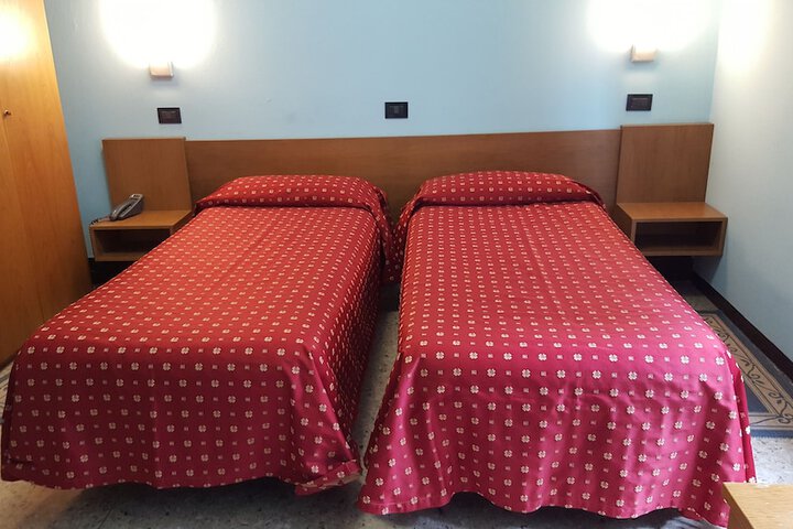 Room 6 of 34