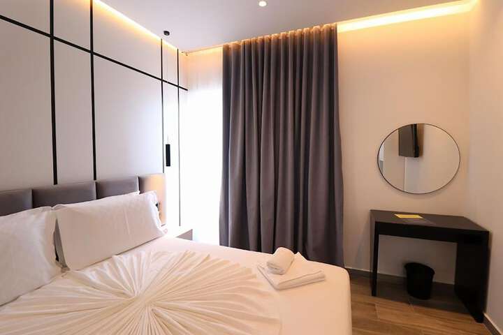 Room 5 of 33