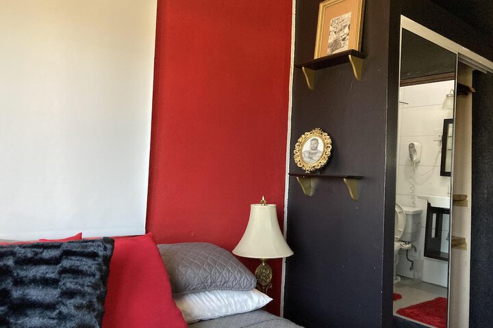 Room 28 of 98