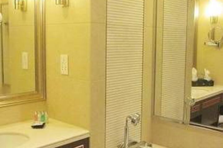 Room 12 of 101