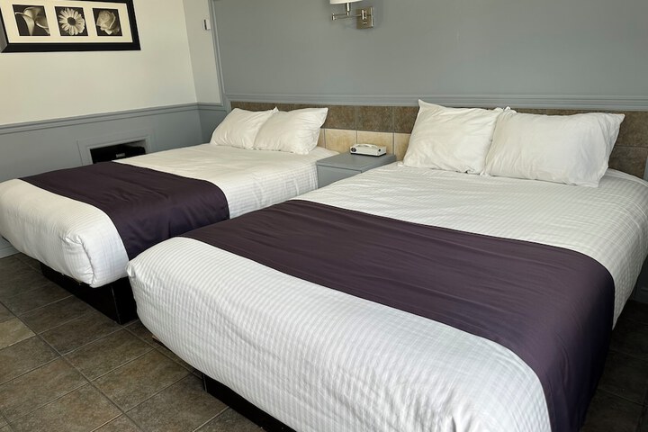 2 Double Beds (1 of 8)