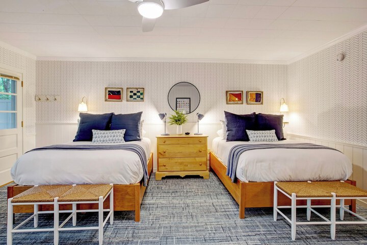 Room 27 of 106