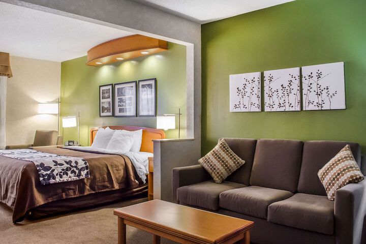 1 King Bed (2 of 13)