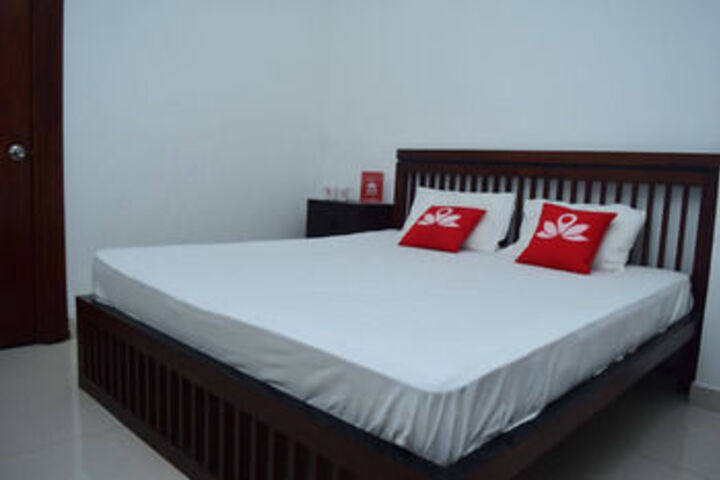 Room 8 of 13
