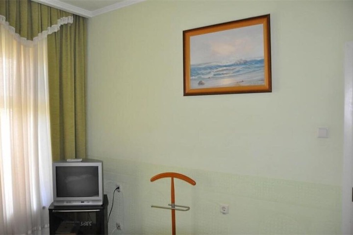 Room 13 of 23