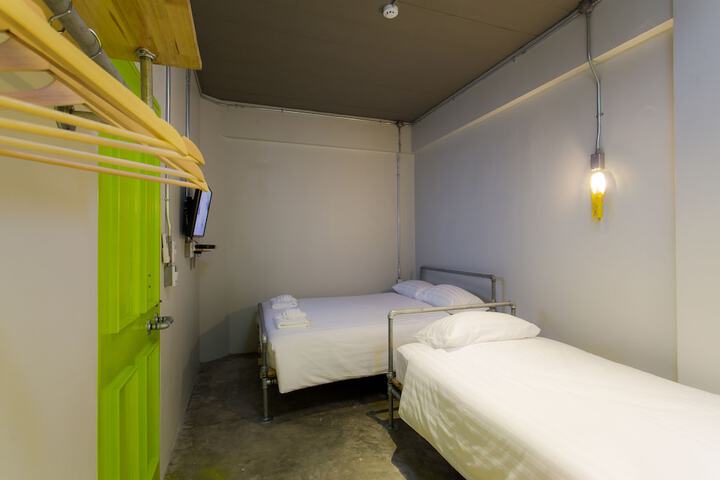 Room 12 of 34