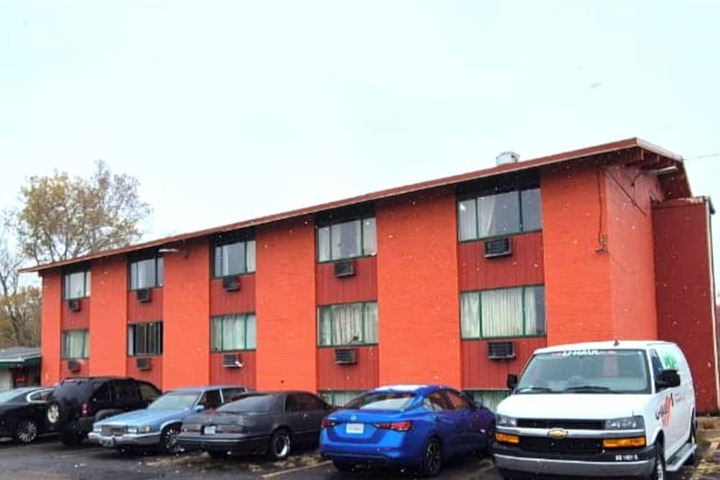 Exterior of Capital O Pleasant Motel Grand Rapids Mi