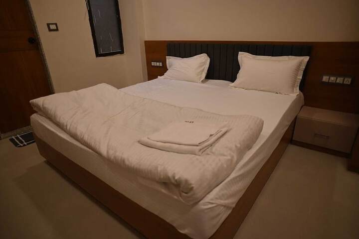 Room 16 of 36