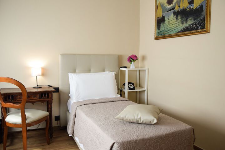 Room 10 of 25