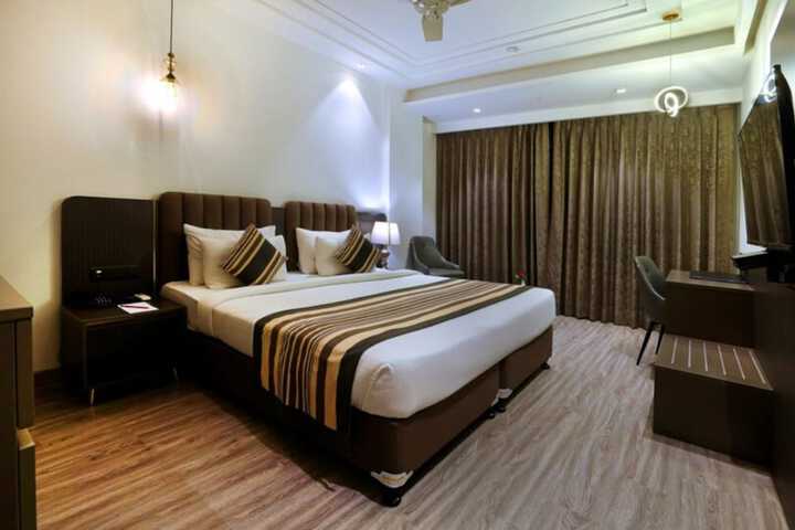 Room 5 of 30