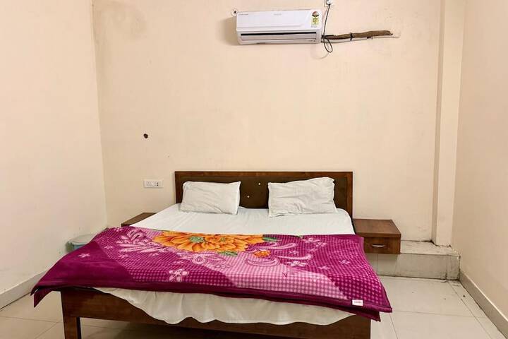 Room 7 of 32