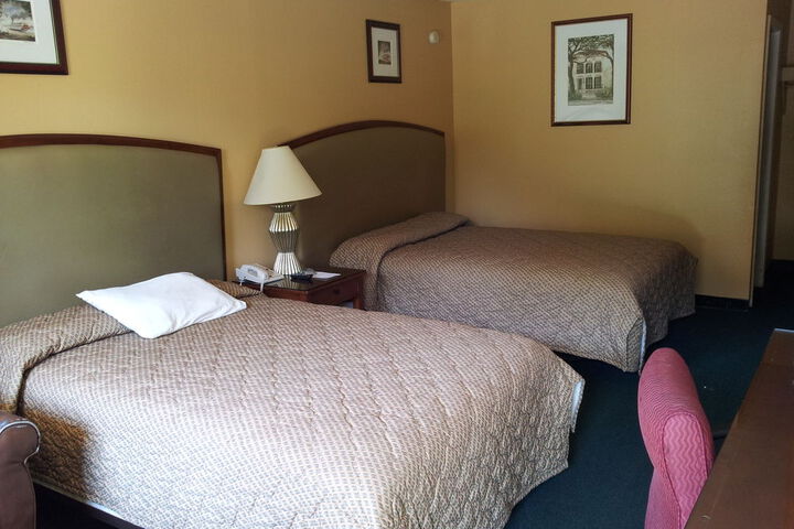 Room 4 of 9