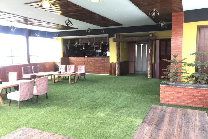 Lounge 19 of 22