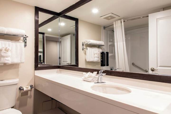 Room 44 of 68
