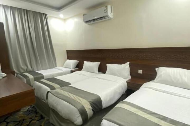 Room 13 of 18