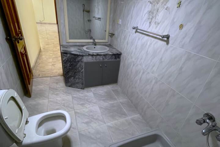 Room 42 of 77