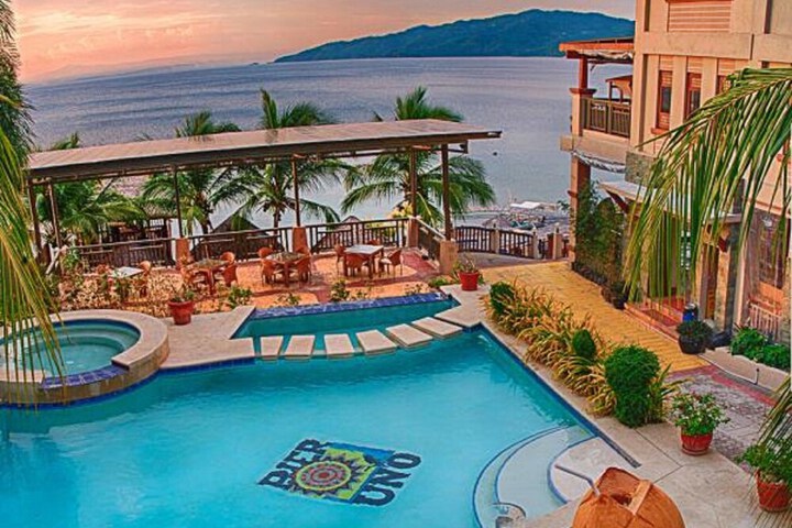 Pier Uno Dive Resort